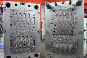 ስለ Multi Cavity Injection Molds መስራት ምን ማለት ይቻላል?